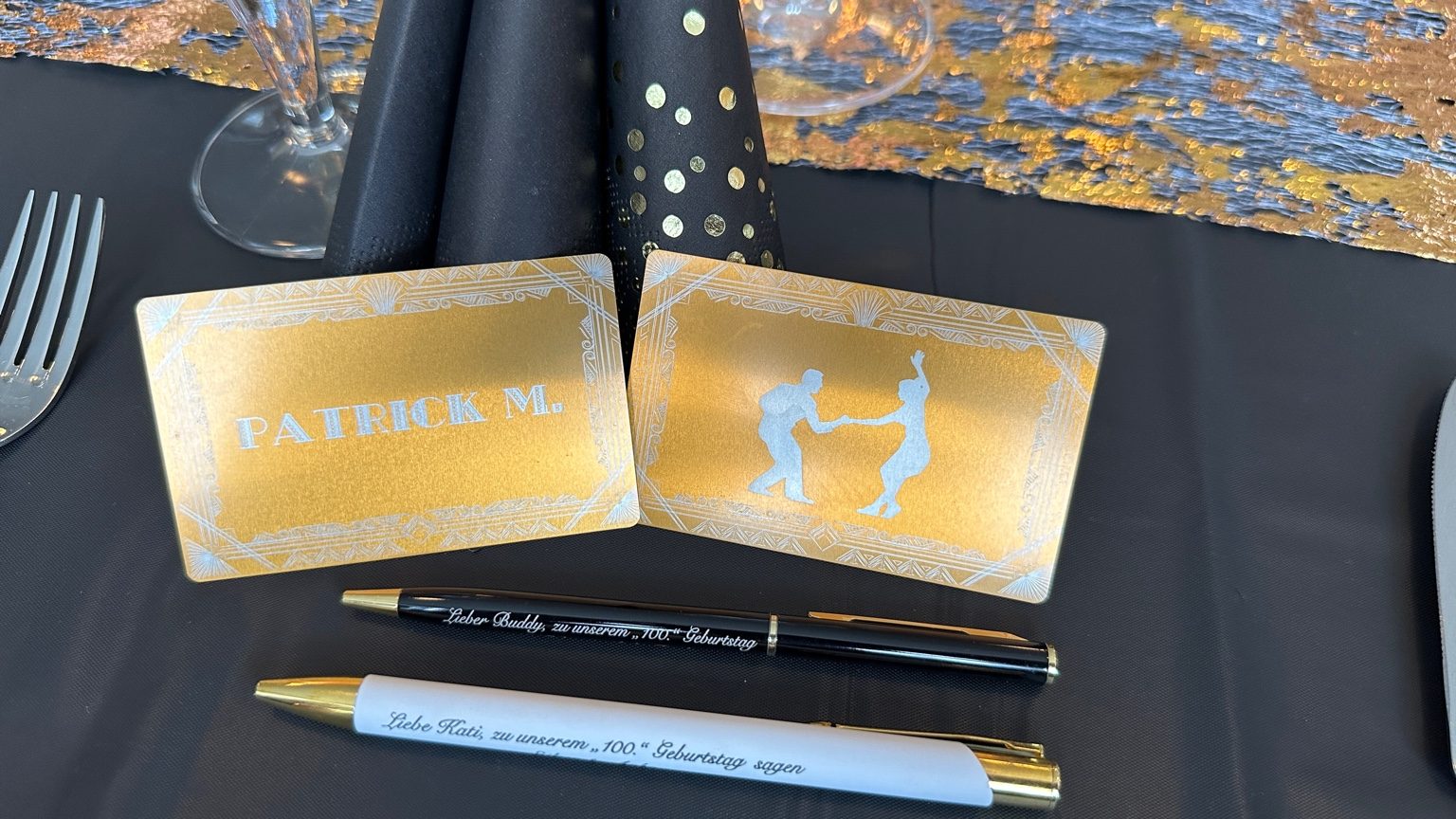 Metall-Visitenkarten und Business-Plaketten – graviert